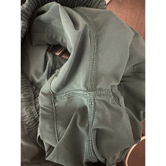 Lululemon Spring Break Away Short Deep Green Lightweight Cuffed Women's Size 4 - Picture 9 of 11